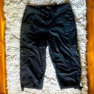 St Johns Bay Size 10 Black Capris